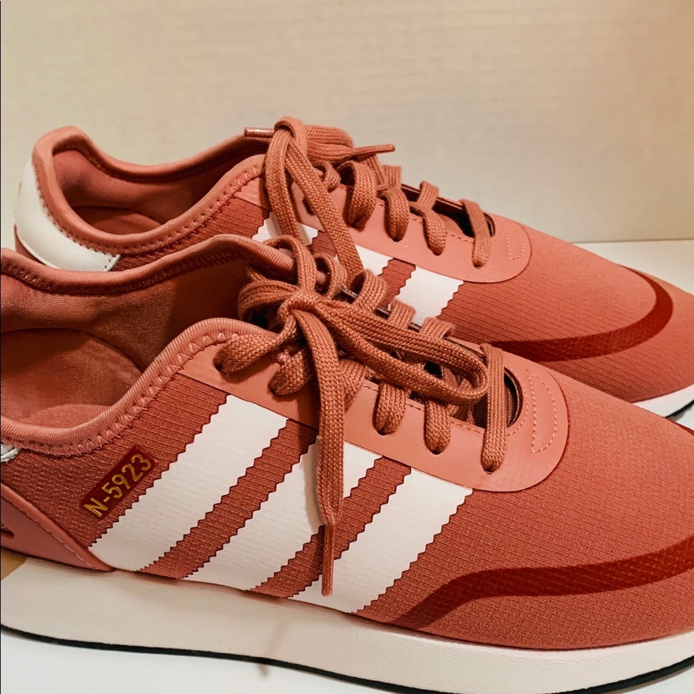 NWOT Adidas Women's Iniki Runner Women's Size 10